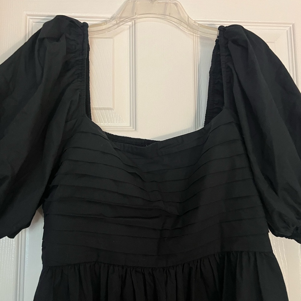The A&F Emerson Poplin Puff
Sleeve Midi Dress
